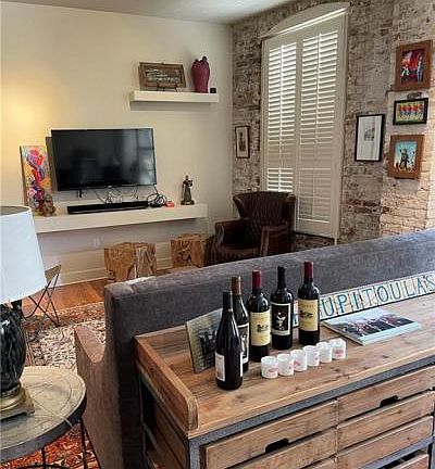 5th image of 711 Tchoupitoulas St APT 206