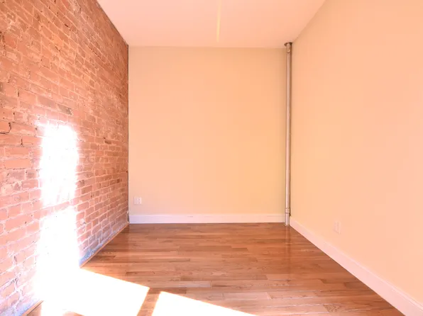 160 Sherman Avenue image 2 of 7