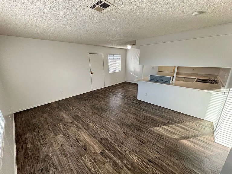 147 Westminster Way #D — Photo 5