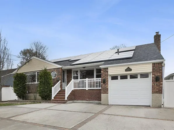 1725 Washington Avenue, Seaford, NY 11783