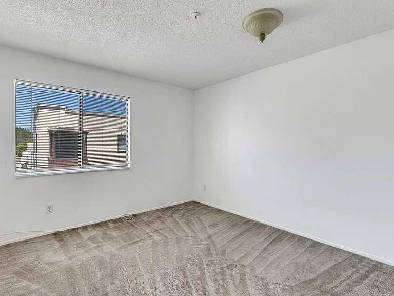 2817 W Grand Ave — Photo 9