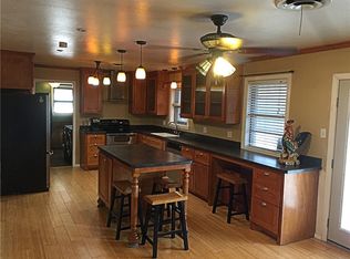 413 1st St, Krum, TX 76249