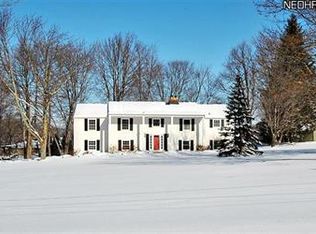 8594 Apple Hill Rd, Chagrin Falls, OH 44023