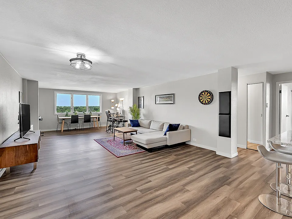 2225 Buchtel Blvd #1011
