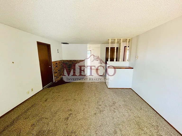 366 49th St — Photo 3
