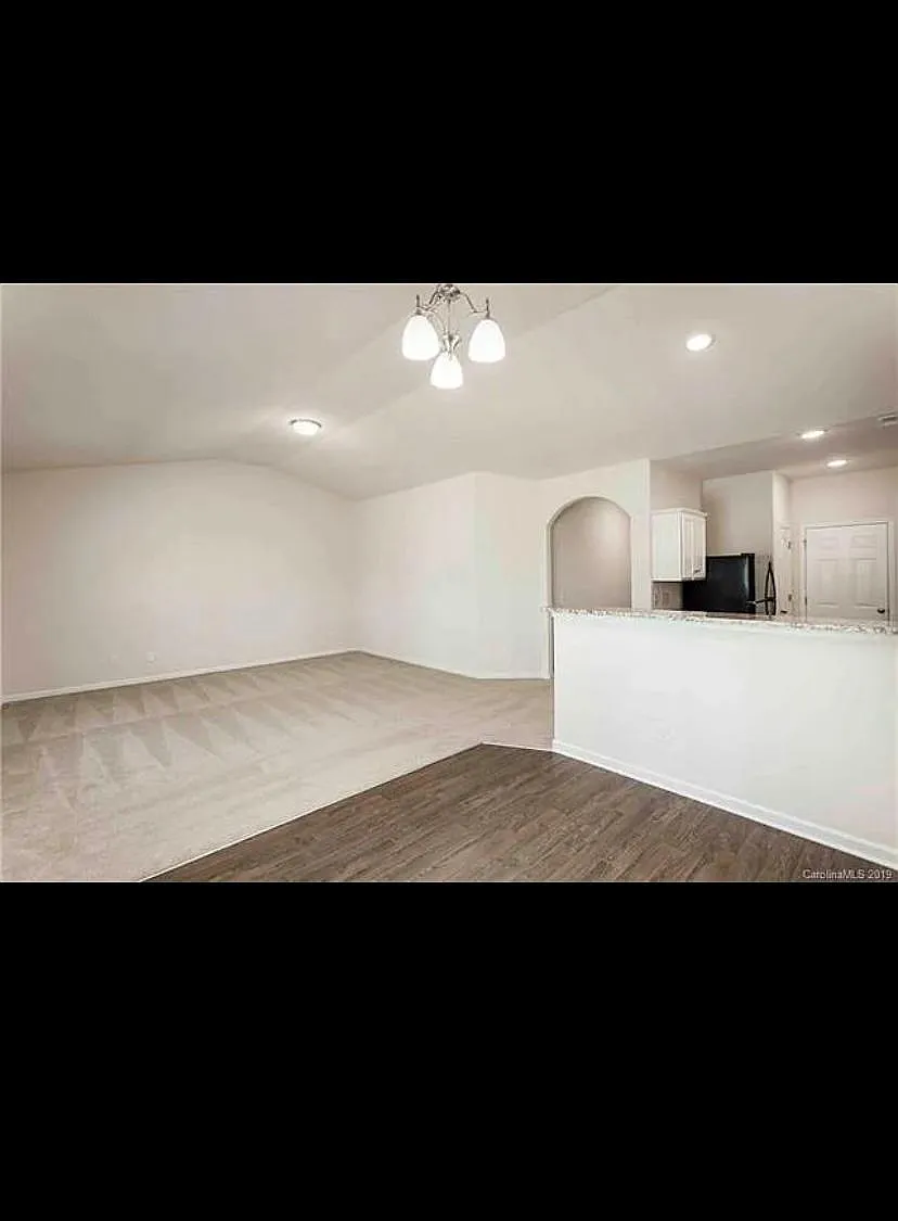 3 bed, 1400 sqft, $2,300 — Photo 1