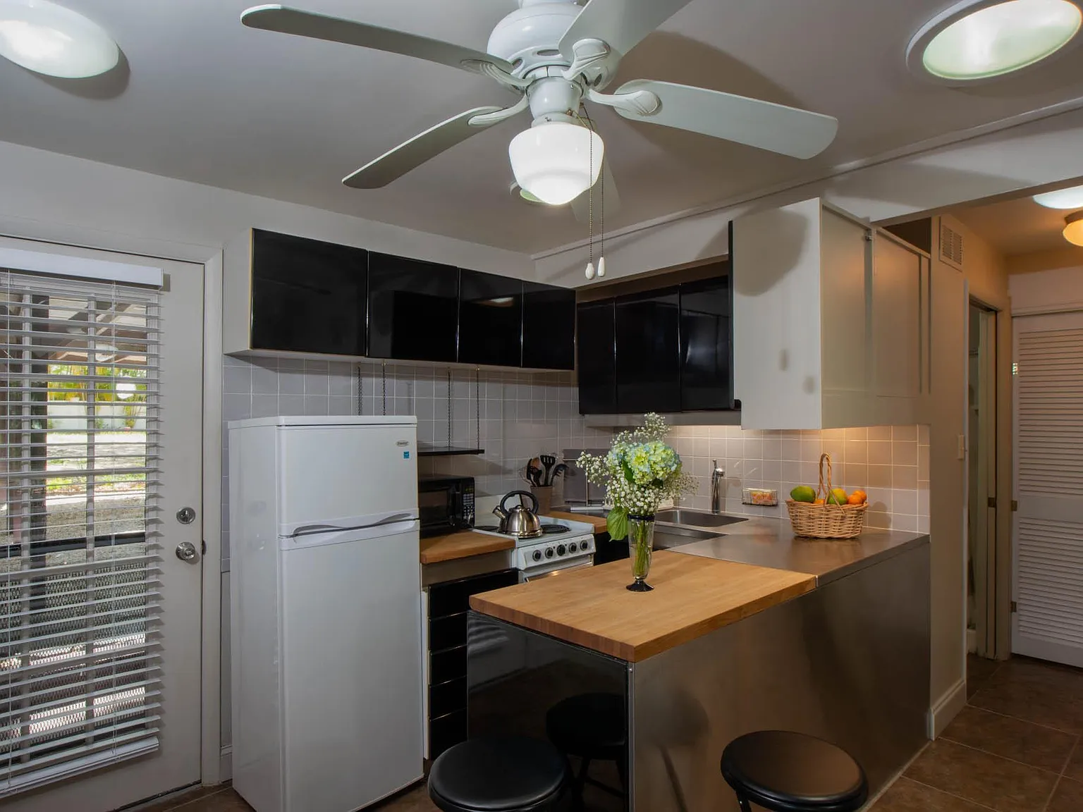 1631 Bonita Ln — Photo 3
