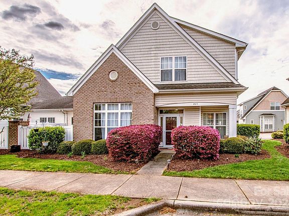4th image of 2925 Silverthorn Dr