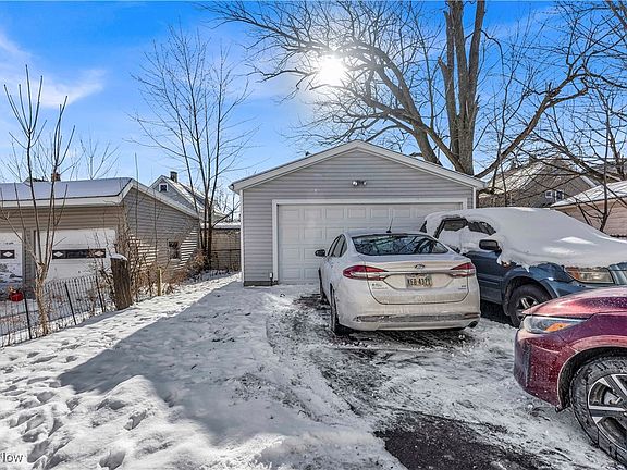 3rd image of 3613 Cecilia Ave
