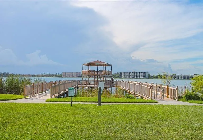 109 Lake Emerald Dr #110 — Photo 38