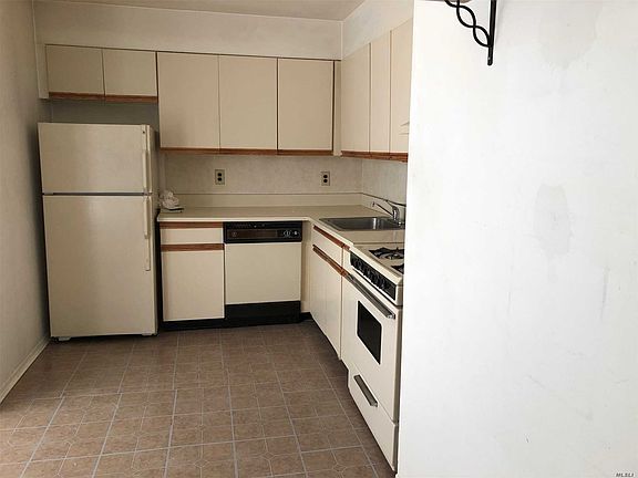 2nd image of 9 Dogwood Ct