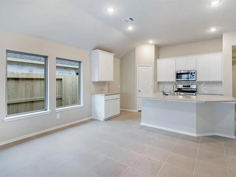10518 Cecilia Star Ln — Photo 4
