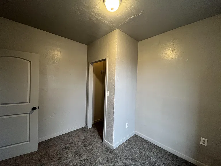615 W Locust St — Photo 18