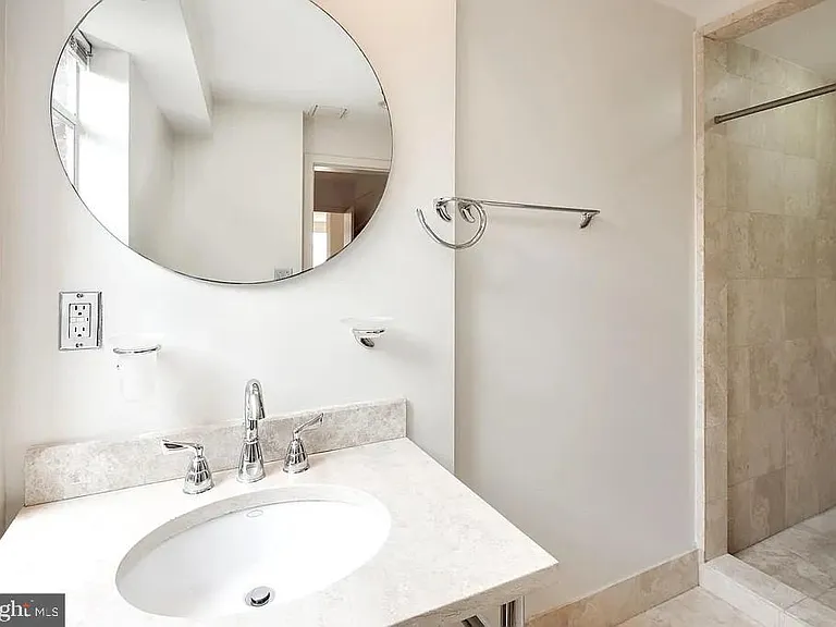 815 King St #6A — Photo 11