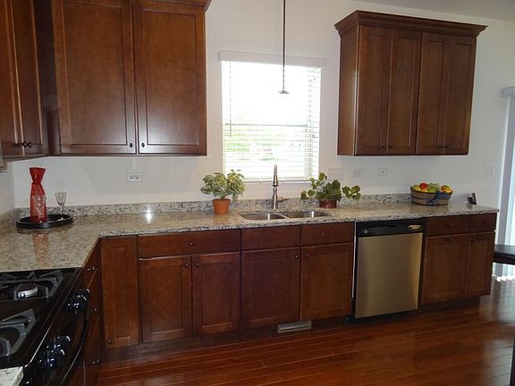 3rd image of 1313 Hosmer St