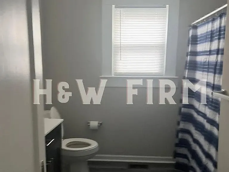 404 Formosa Ave — Photo 17