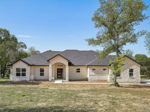 302 County Road 6868 E, Natalia, TX 78059