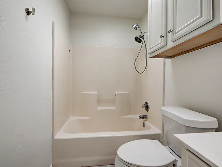 608 Cavecreek St — Photo 28