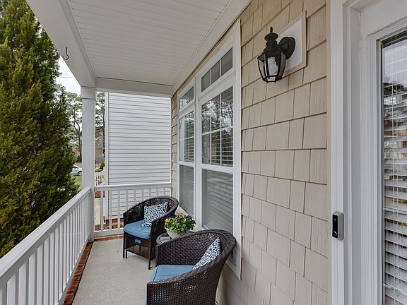 2nd image of 920 S Oriole Dr