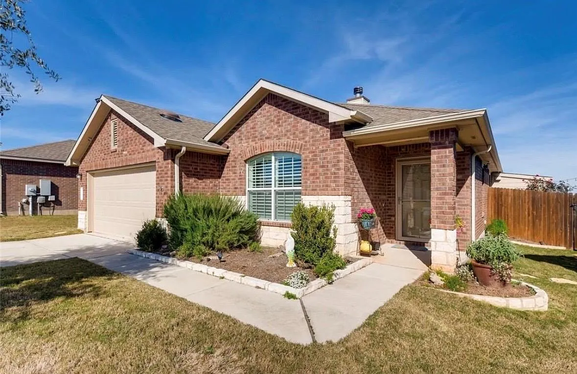 3 bed, 2.0 bath, 1704 sqft, $2,800 — Photo 3
