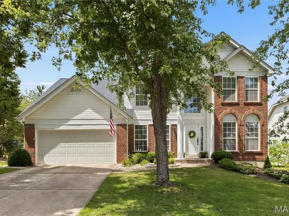 1887 Lunenburg Dr, Saint Peters, MO 63376