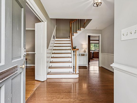 5th image of 15 Garland Dr
