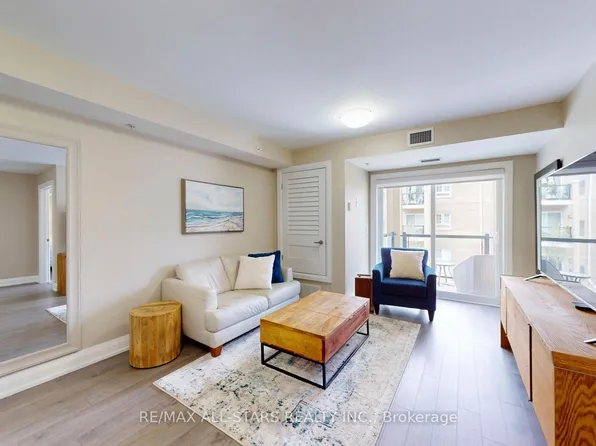 481 Rupert Ave #203, Whitchurch Stouffville, ON L4A 1Y7