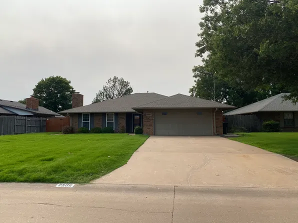 2506 Franklin Dr, Enid, OK 73703