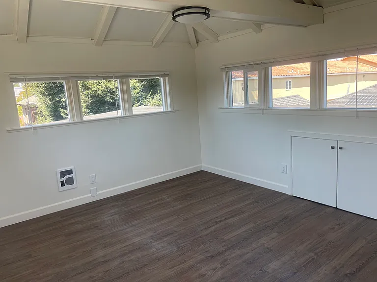221 Raymond St #8 — Photo 8