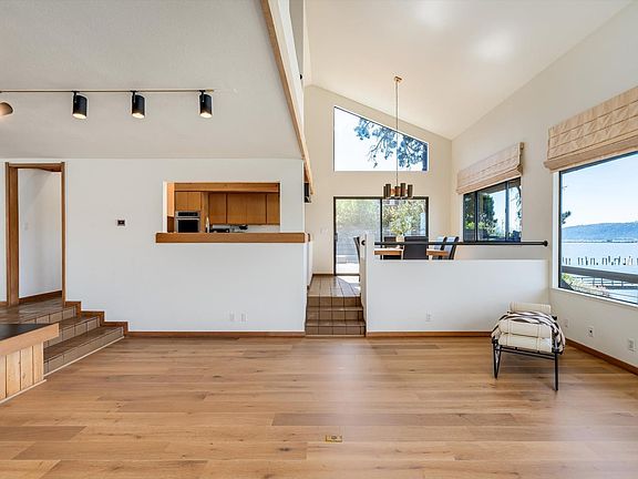 5th image of 598 COVE Way