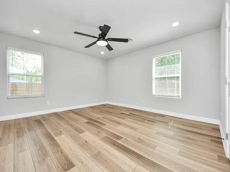 7605 Avenue C — Photo 35