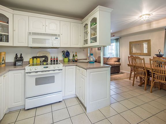 5th image of 4000 Gypsy Ln Unit 733