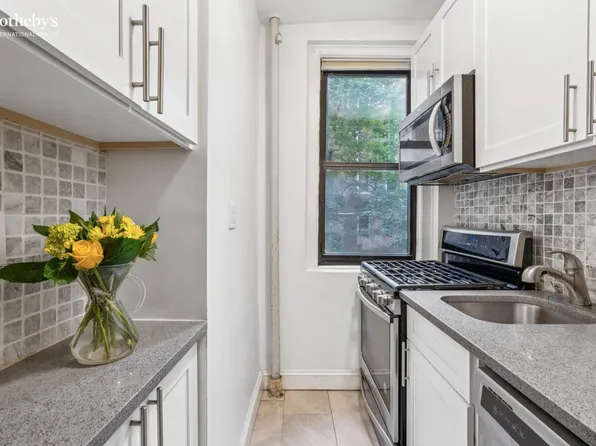 350 Cabrini Boulevard image 4 of 12