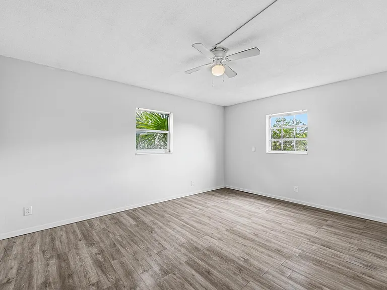 400 SE 31st St #1 — Photo 9
