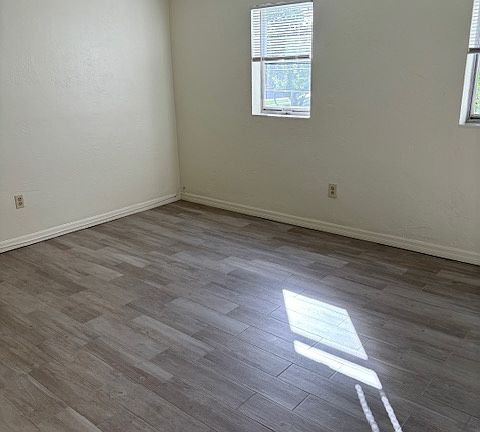 5th image of 159 NE Monroe Cir N #15