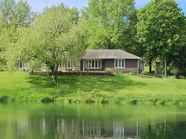 1943 Philip Dr, Dixon, IL 61021