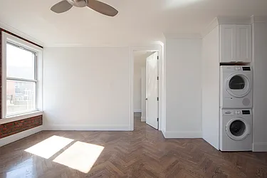 Rented by R New York