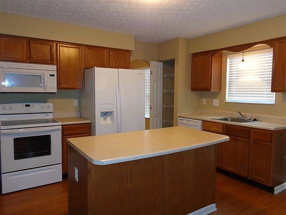 4th image of 180 Windward Dr