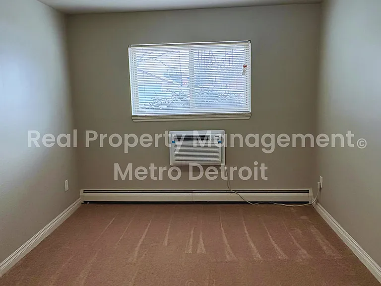 36247 Hathaway St — Photo 8