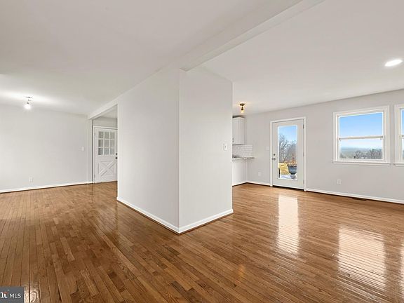 3rd image of 2122 Uniontown Rd