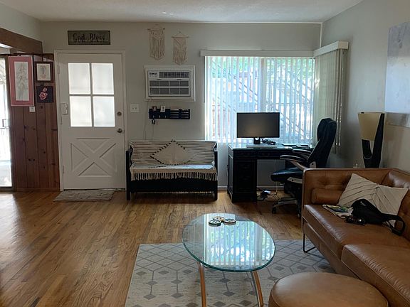 2nd image of 14151 Moorpark St #1/2