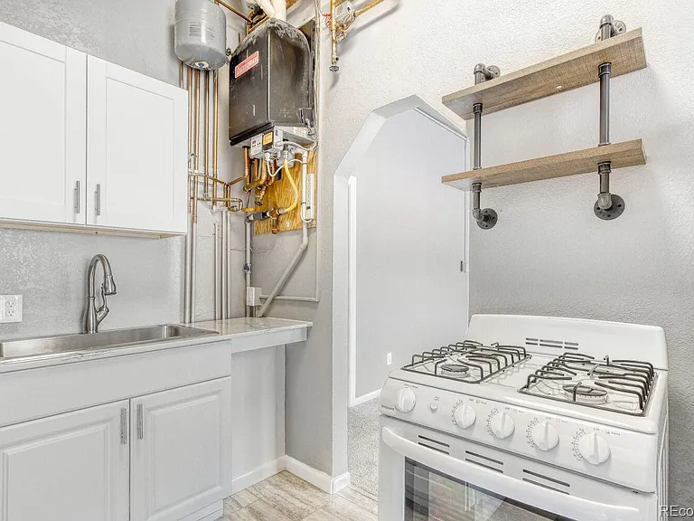 5630 Webster St #3 — Photo 8