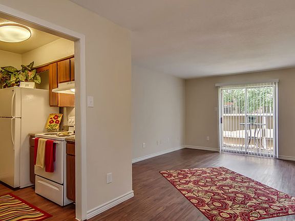 4th image of 10901 Meadowglen Ln APT 82