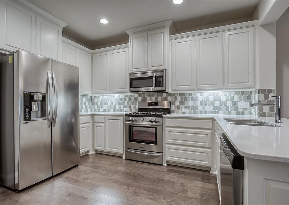 1st image of 3025 Decker Dr