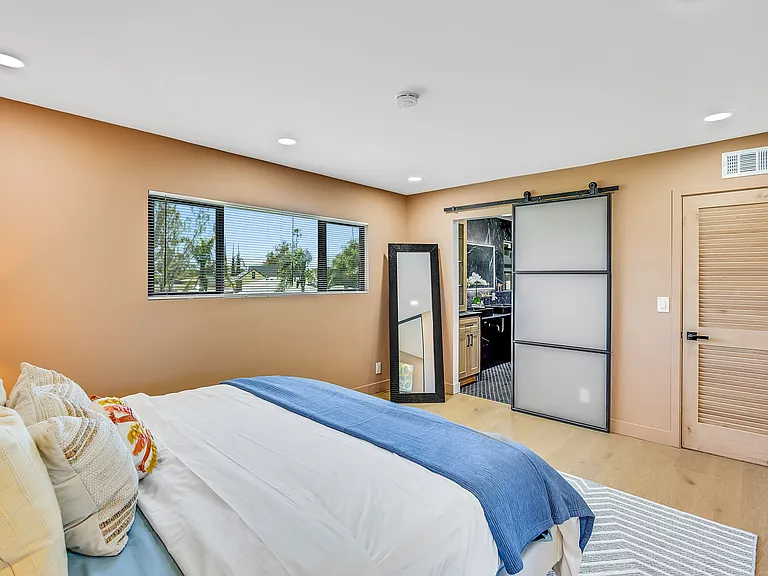 1080 River Dr — Photo 42