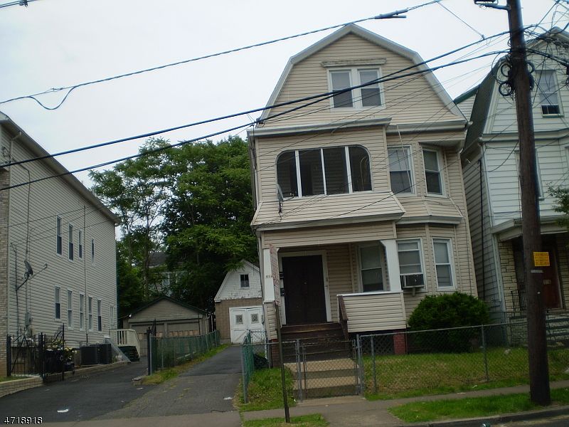 2nd image of 914 Grove St