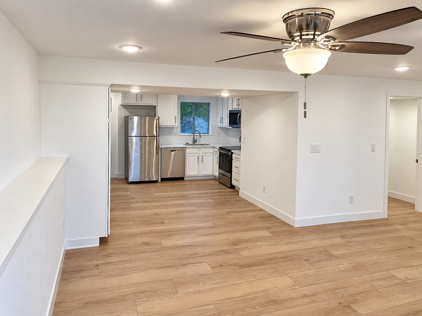 2 bed, 960 sqft, $1,999 — Photo 3