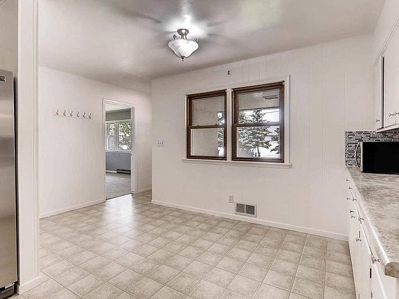 5th image of 377 Kingston Ave E