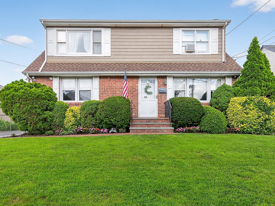 1st image of 32 Roosevelt Court