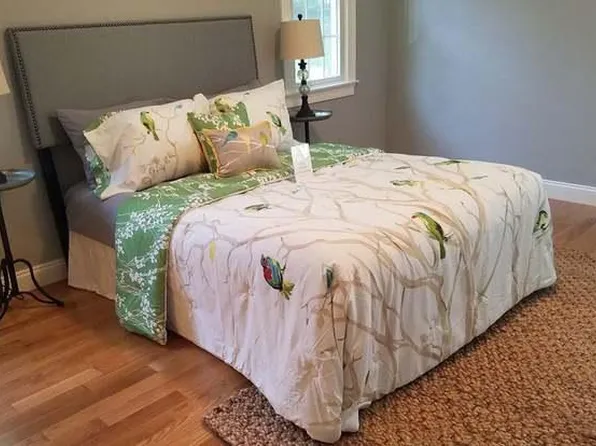 75 Bartlett Ave Unit 75, Arlington, MA 02476